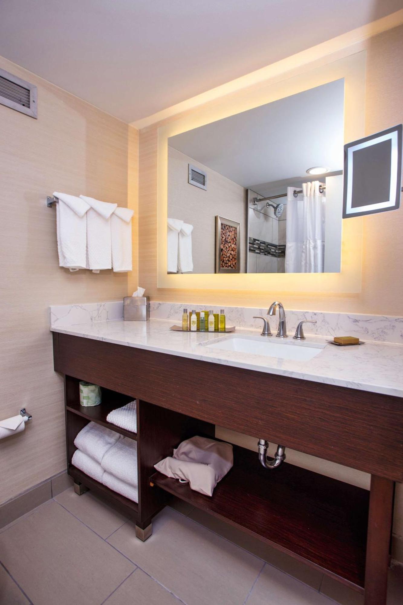 Doubletree By Hilton Neenah מראה חיצוני תמונה