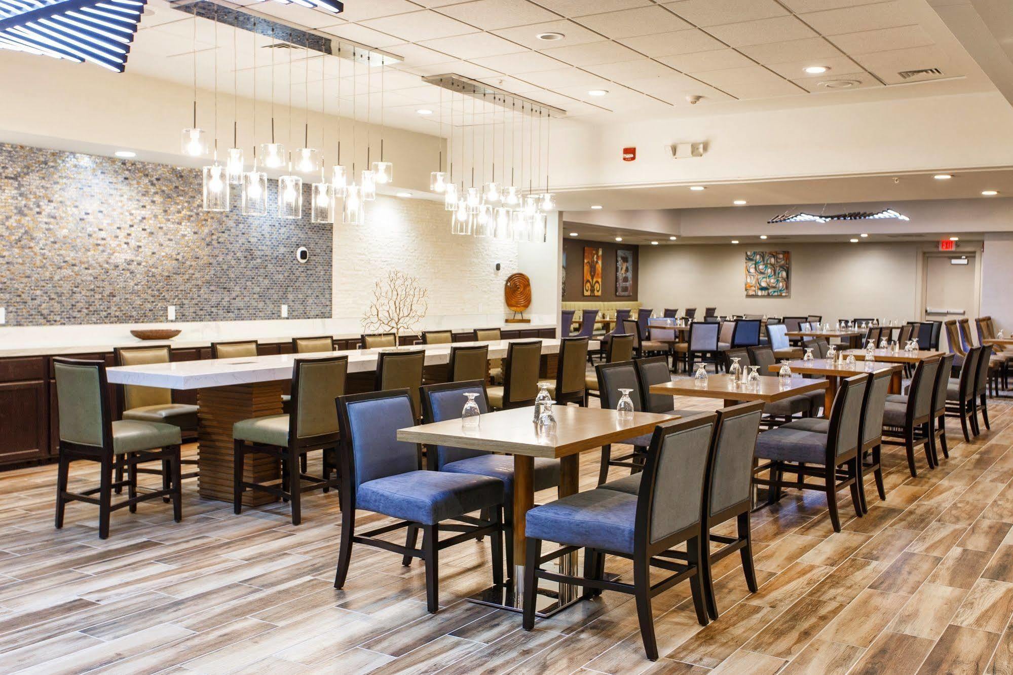 Doubletree By Hilton Neenah מראה חיצוני תמונה